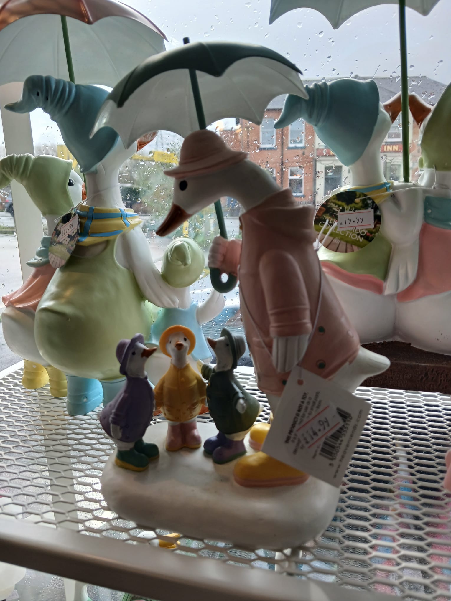 Gifts and keepsakes display